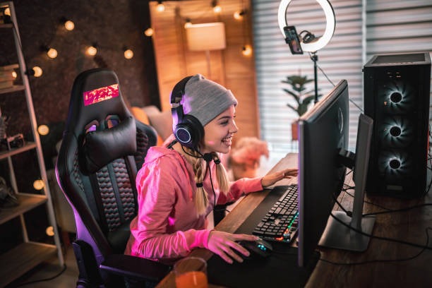 Exploring the Popularity of popular online games